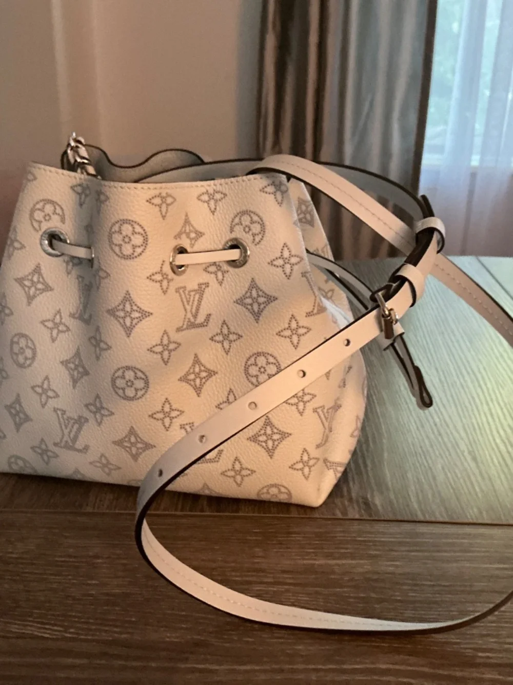 Beautiful new never used, light blue LV leather bag - Picture 2 of 5